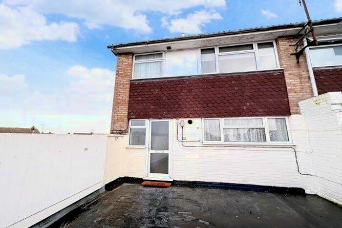 3 Bedroom Property To Rent In Dryden Close, Maldon, CM9