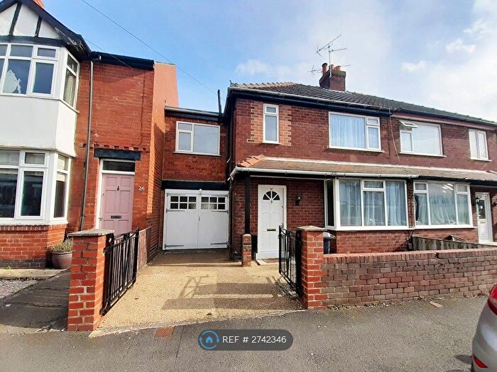 4 Bedroom Semi-Detached House To Rent In Beech Avenue, York, YO24
