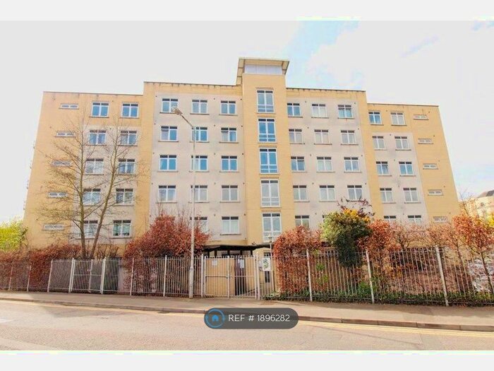 2 Bedroom Flat To Rent In Kenavon Drive, Reading, RG1
