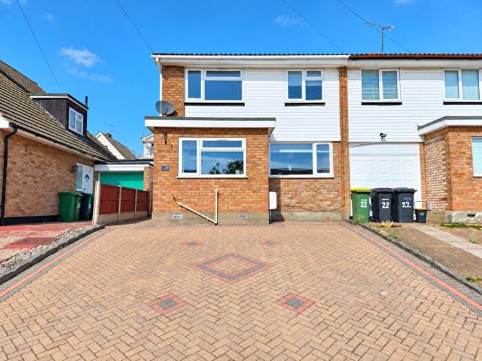 3 Bedroom Semi-Detached House For Sale In Russet Way, Hockley, Essex, SS5