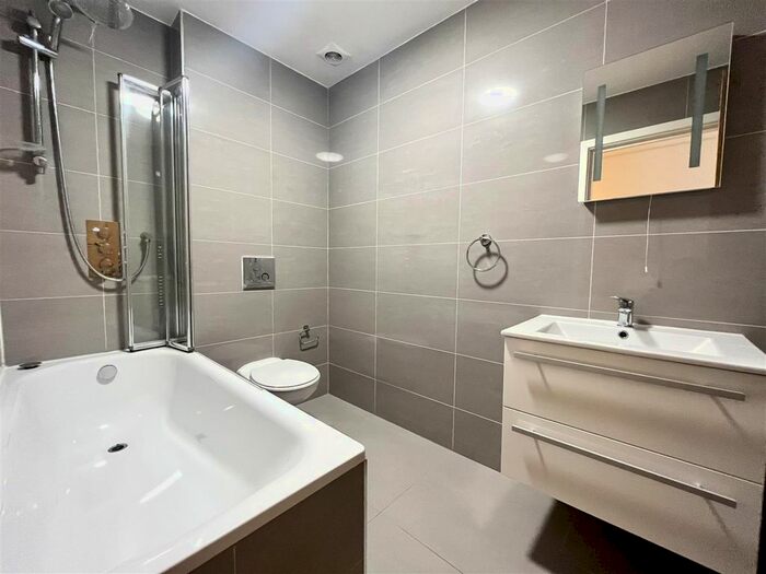 2 Bedroom Flat To Rent In Flat, Adams Yard, Hertford, SG14