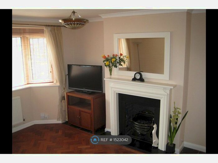 2 Bedroom Maisonette To Rent In Courtfield Avenue, Harrow, HA1
