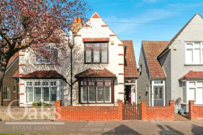 3 Bedroom Semi-Detached House For Sale In Woodside Court Road, Addiscombe, CR0