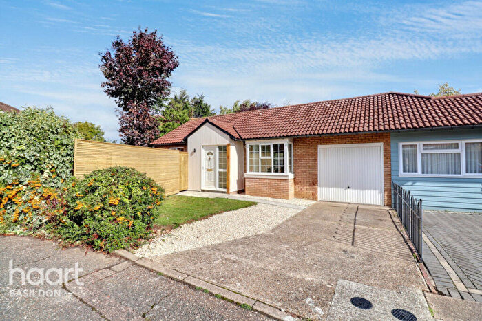2 Bedroom Bungalow For Sale In Video Tour - Longborough Close, Basildon, SS13