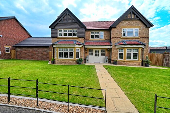 5 Bedroom Detached House For Sale In Slaley Walk, Darlington, DL3