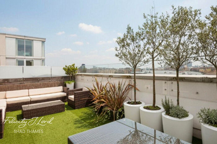 2 Bedroom Flat To Rent In East Lane, London, SE16