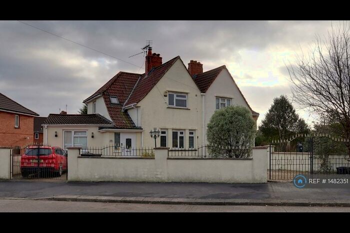3 Bedroom Semi-Detached House To Rent In Bideford Crescent, Bristol, BS4