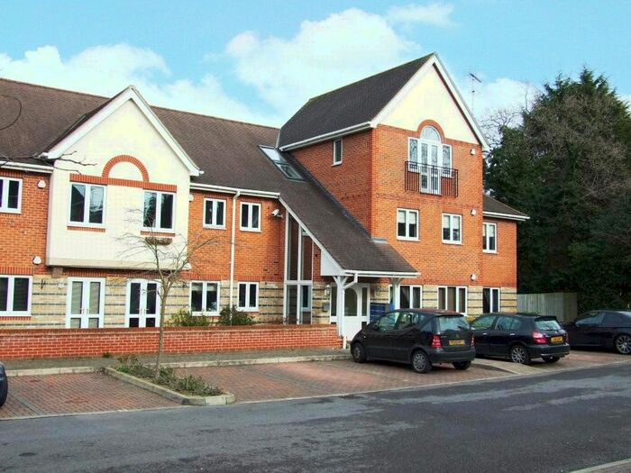 2 Bedroom Flat To Rent In Gray Place, Wokingham Road, Binfield, Berkshire, RG42