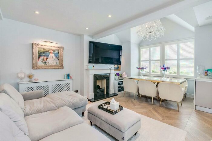 2 Bedroom End Of Terrace House To Rent In White Hart Lane, London, SW13