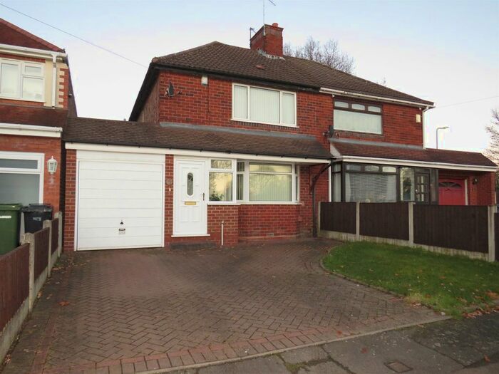 3 Bedroom Semi Detached House For Sale In St. Chads Road, Wolverhampton