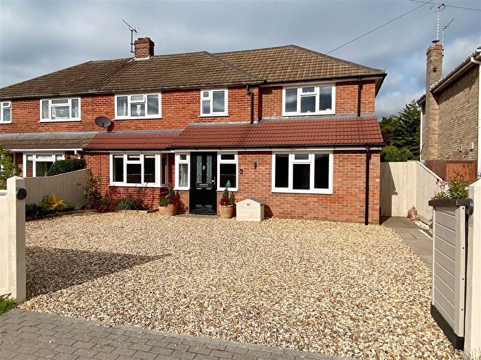 5 Bedroom Semi-Detached House For Sale In Sagecroft Road, Thatcham, RG18
