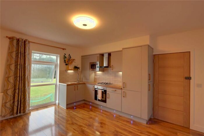 2 Bedroom Maisonette To Rent In Queens Road, Aldershot, GU11