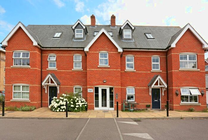 2 Bedroom Flat To Rent In Quebec Road, Henley-On-Thames, RG9