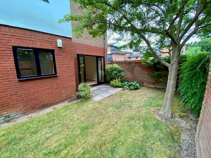 2 Bedroom Apartment To Rent In Ludlow Road, Maidenhead, SL6