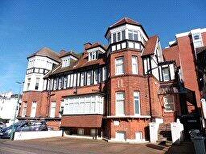 2 Bedroom Apartment To Rent In West Bay, West Cliff Gardens, Bournemouth, Dorset, BH2