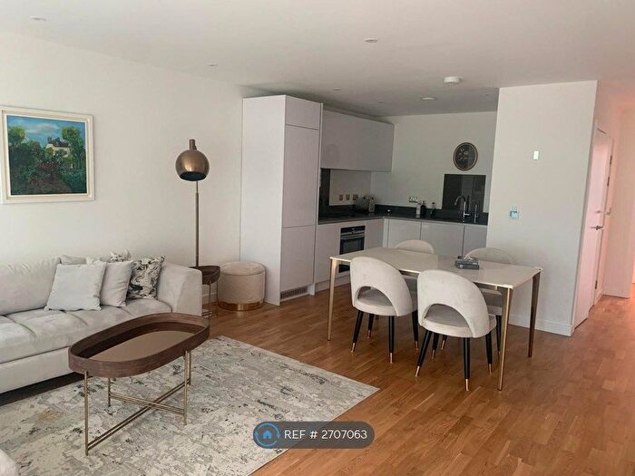 3 Bedroom Flat To Rent In Hawthorne Crescent, London, SE10