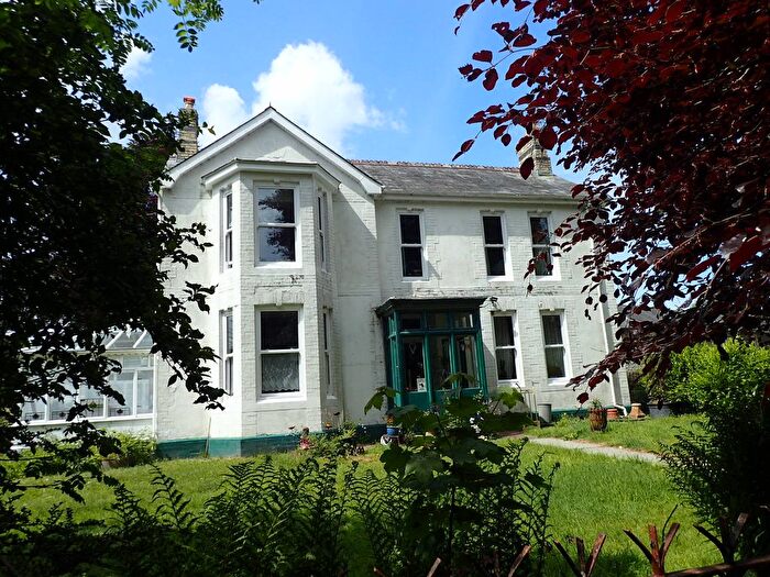 4 Bedroom Country House For Sale In Llanybydder, SA40