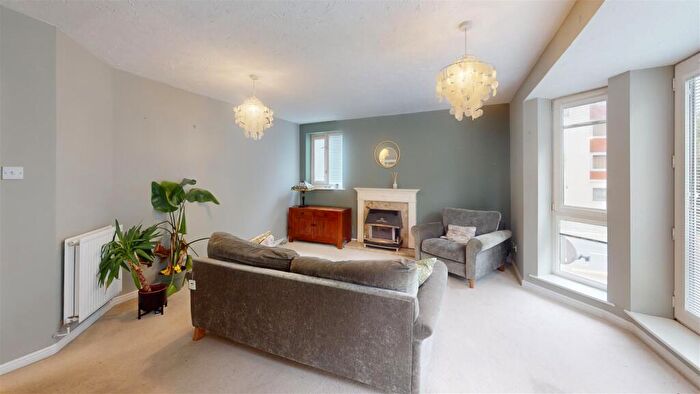 2 Bedroom Apartment To Rent In Barquentine Place, Cardiff, CF10
