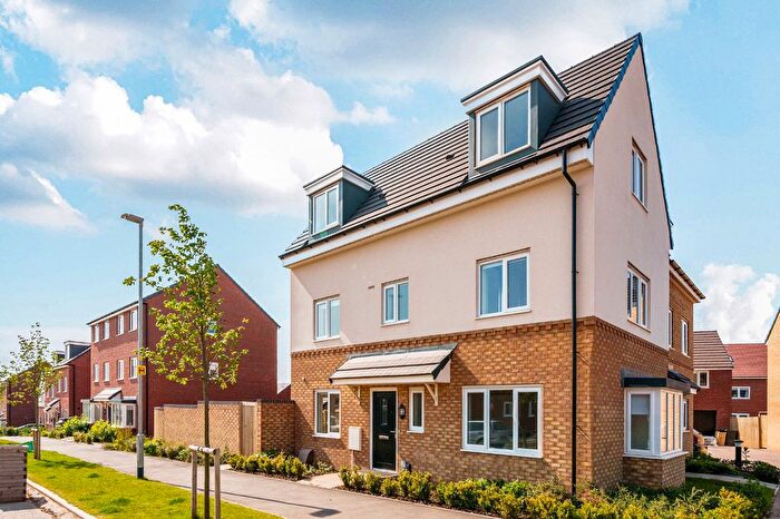 4 Bedroom Semi-Detached House To Rent In Harviston Avenue, Gedling, Nottingham, Nottinghamshire, NG4