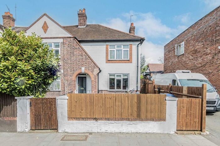 2 Bedroom Flat To Rent In Little Ealing Lane, London, W5