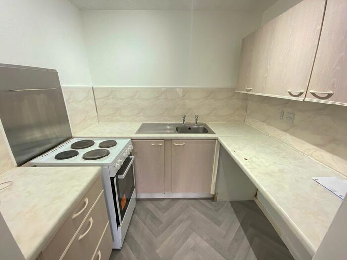 1 Bedroom Flat To Rent In Pickering Close, Leicester, LE4