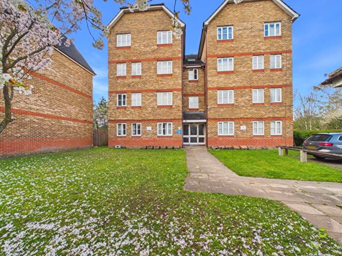 2 Bedroom Flat For Sale In Woburn Close, London, SE28