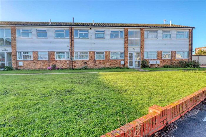 2 Bedroom Apartment For Sale In Boscombe Court, Bournemouth Road, Holland On Sea, CO15