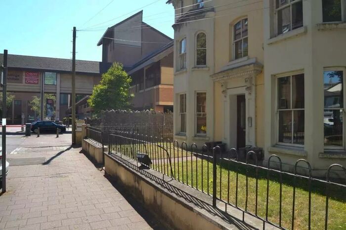 2 Bedroom Flat To Rent In The Parade, Roath, Cardiff, CF24