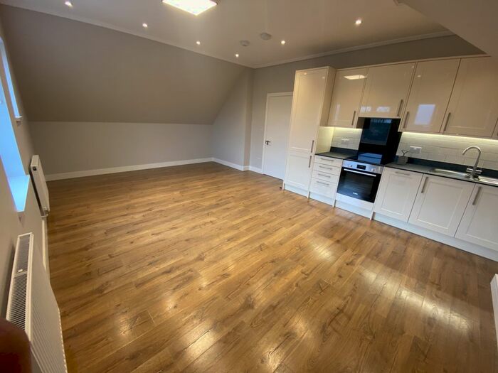 1 Bedroom Flat To Rent In Uxbridge Road, London, W3