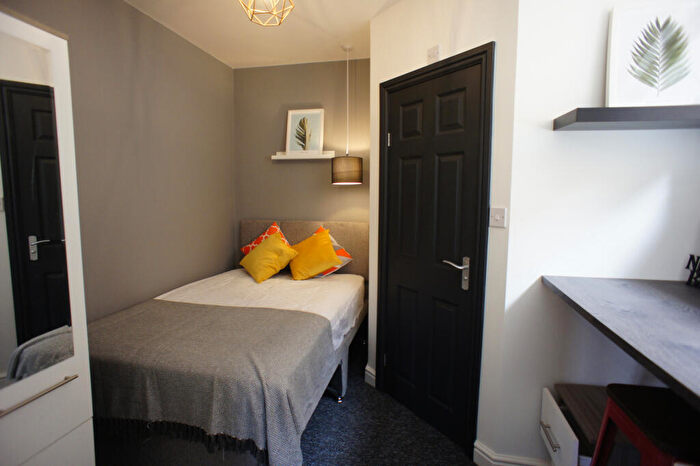 1 Bedroom End Of Terrace House To Rent In Church Street Dudley, DY5