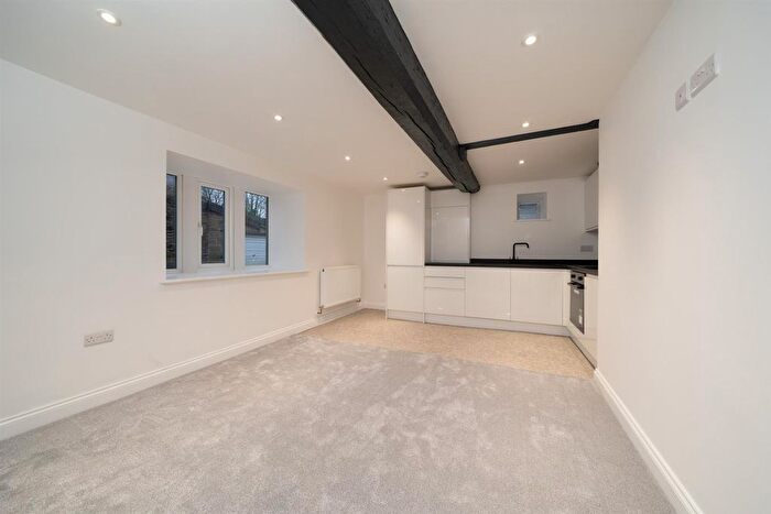 1 Bedroom Flat To Rent In Market Street, High Peak, SK23