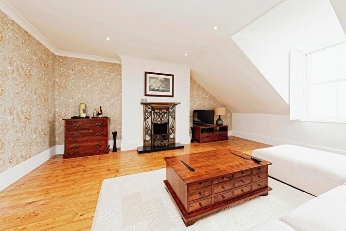 3 Bedroom Flat For Sale In East Cliff, Dover, CT16
