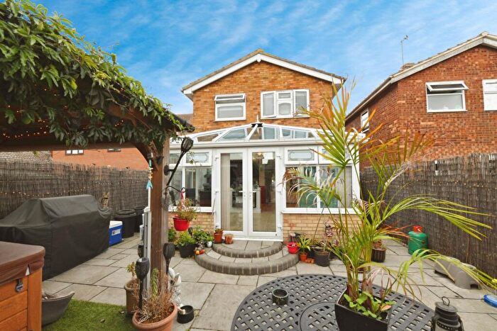 3 Bedroom Detached House For Sale In Central Avenue, Canvey Island, Essex, SS8