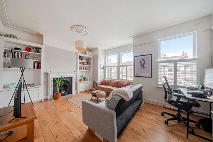 2 Bedroom Flat For Sale In Bickley Street, Tooting, London, SW17