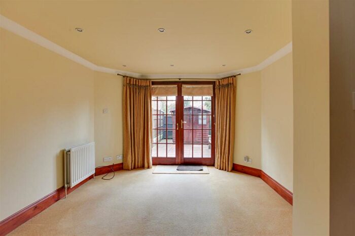 2 Bedroom Cottage To Rent In King Street, Bishop's Stortford, CM23
