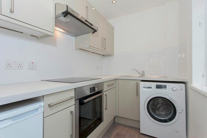 Studio To Rent In Balham High Road, London SW17