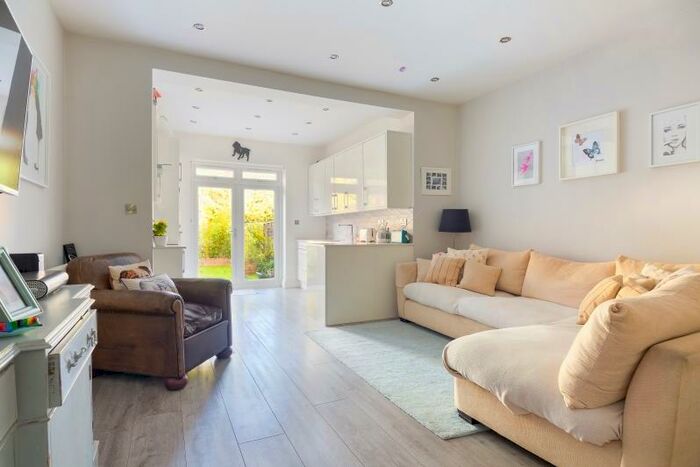 2 Bedroom Apartment To Rent In Anson Road, Willesden Green, NW2