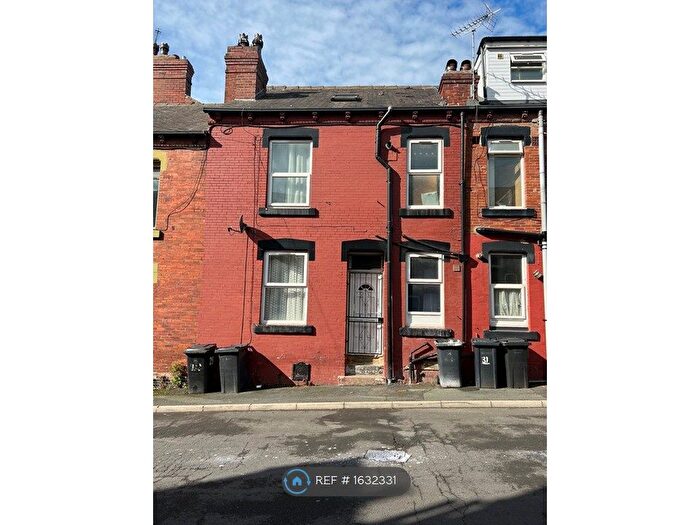 2 Bedroom Terraced House To Rent In Woodview Mount, Leeds, LS11