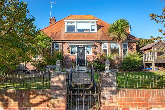 4 Bedroom Bungalow For Sale In Northumberland Avenue, Margate, Kent, CT9