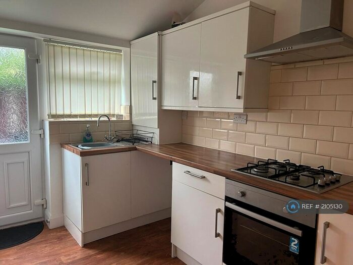 2 Bedroom Flat To Rent In Wellington Road, Ashton-Under-Lyne, OL6