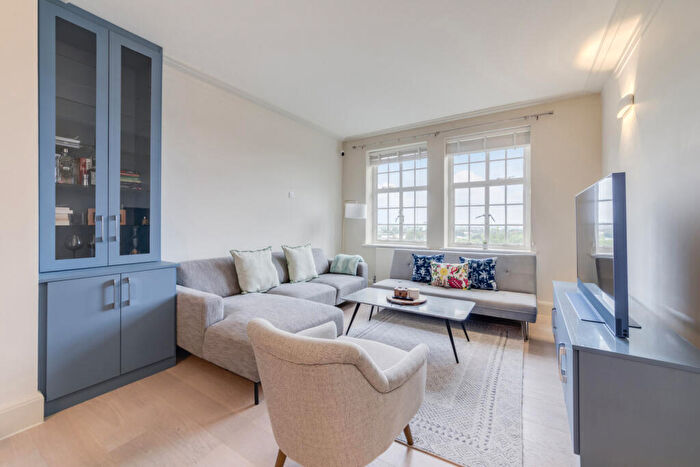 3 Bedroom Flat To Rent In Hillside Court, Finchley Road, NW3
