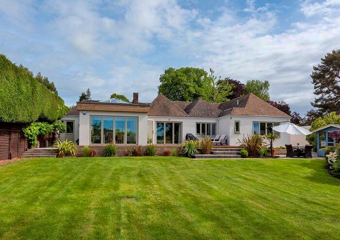 4 Bedroom Bungalow For Sale In Belbroughton Road, Hackmans Gate, DY9