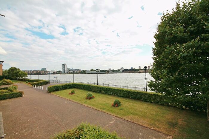 2 Bedroom Flat To Rent In Ferguson Close, London, E14