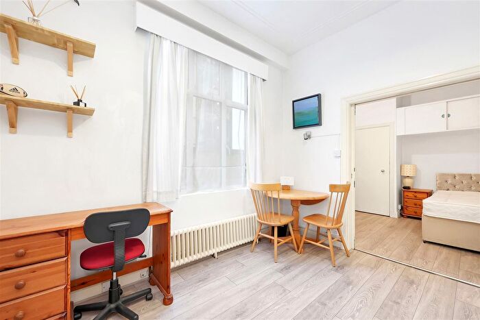 1 Bedroom Flat To Rent In Hallam Street, London, W1W