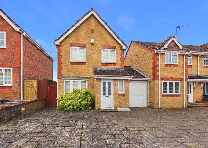 3 Bedroom Link Detached House For Sale In Lyon Close, Maidenbower, RH10