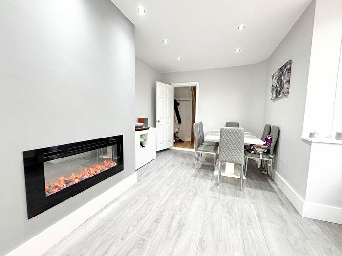 3 Bedroom Terraced House For Sale In Blundell Avenue, Cleethorpes, DN35