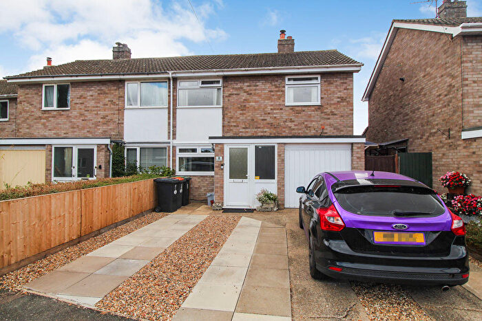 3 Bedroom Semi-Detached House For Sale In Manor Way, Cotton End, MK45