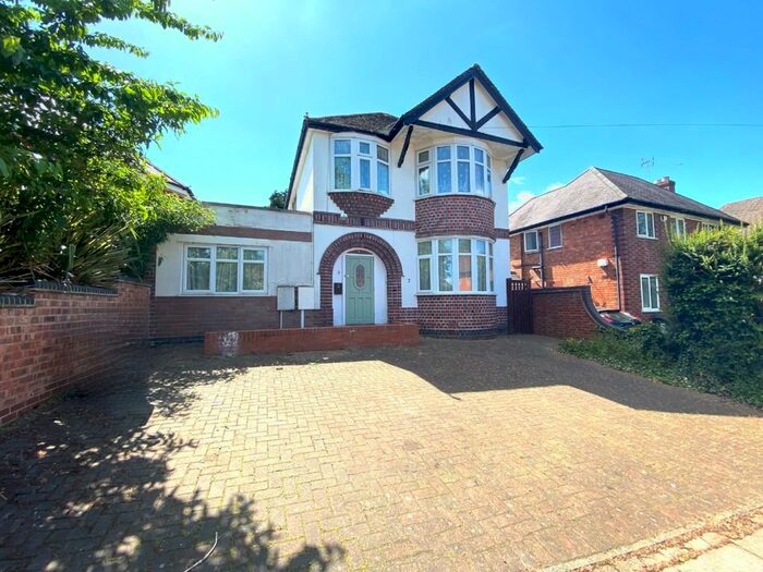 4 Bedroom Detached House To Rent In Park Hill Drive, Aylestone, Leicester, LE2