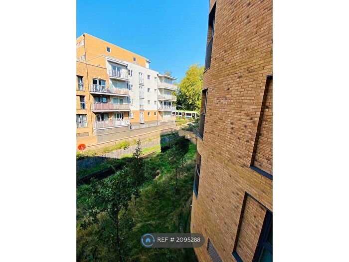1 Bedroom Flat To Rent In Claret Court, Croydon, CR0