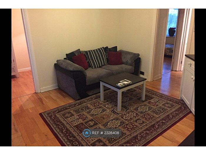 2 Bedroom Flat To Rent In Green Street, Enfield, EN3